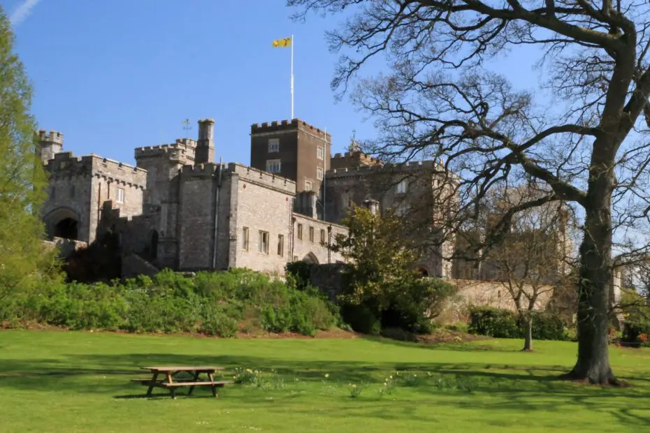 "Powderham Castle, 2009" by raymond cocks is licensed under CC BY 2.0. To view a copy of this license, visit https://creativecommons.org/licenses/by/2.0/?ref=openverse.